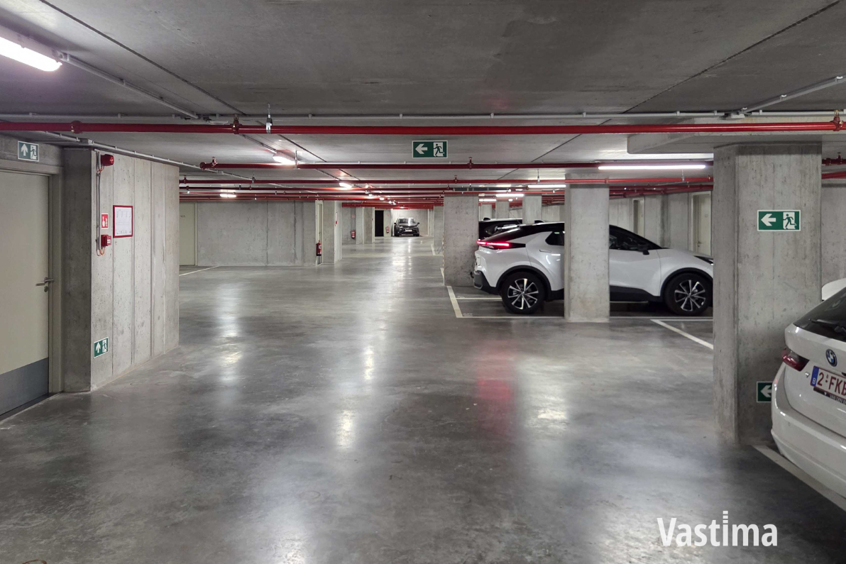 Immo Vastima - Garage Te koop Aalst - Ondergrondse autostaanplaats met private berging aan de Kaai