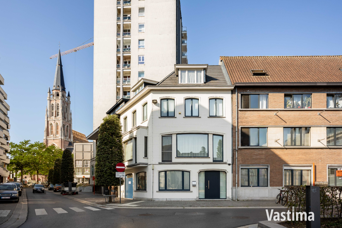 Immo Vastima - Huis Te koop Aalst - Instapklare dokterswoning met garage en 5 slaapkamers