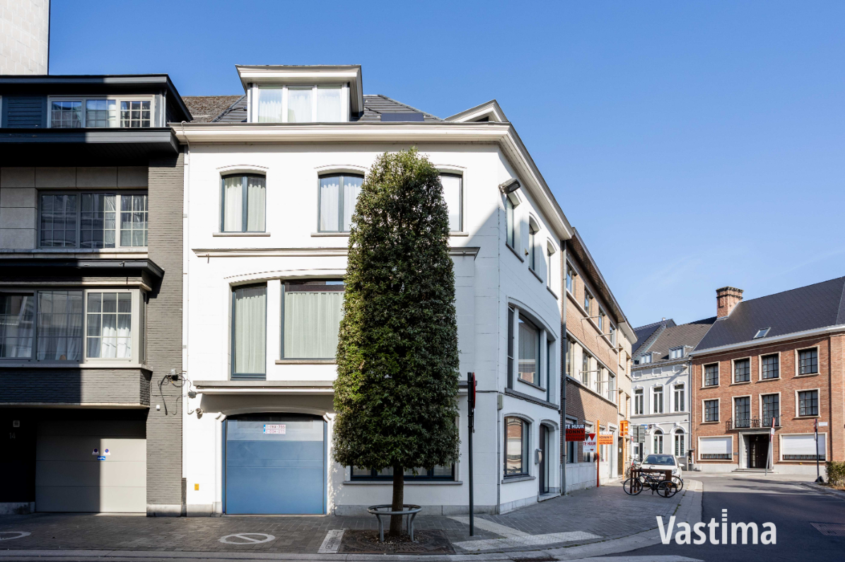 Immo Vastima - Huis Te koop Aalst - Instapklare dokterswoning met garage en 5 slaapkamers