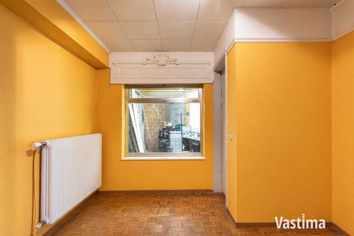 Immo Vastima - Huis Te koop Aalst - Instapklare dokterswoning met garage en 5 slaapkamers