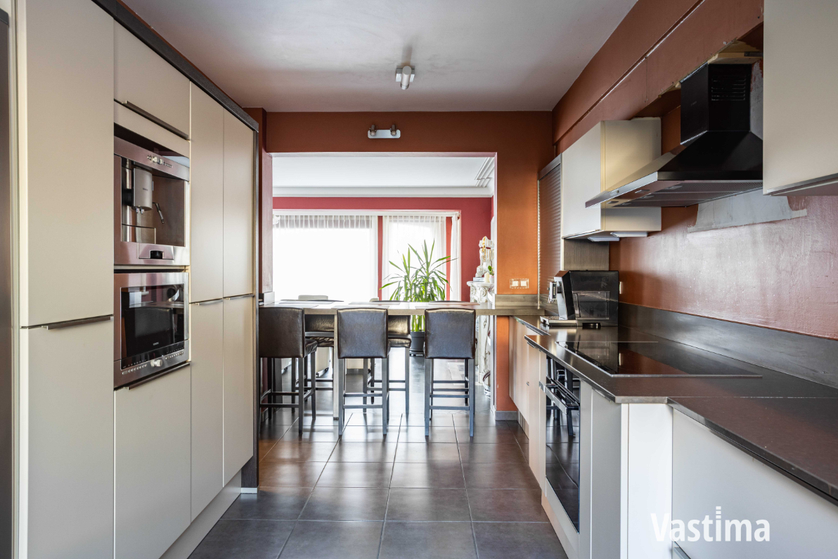 Immo Vastima - Huis Te koop Aalst - Instapklare dokterswoning met garage en 5 slaapkamers