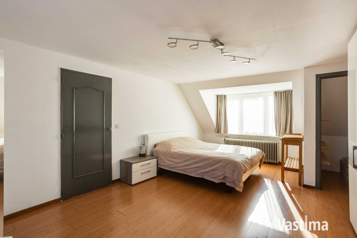 Immo Vastima - Huis Te koop Aalst - Instapklare dokterswoning met garage en 5 slaapkamers