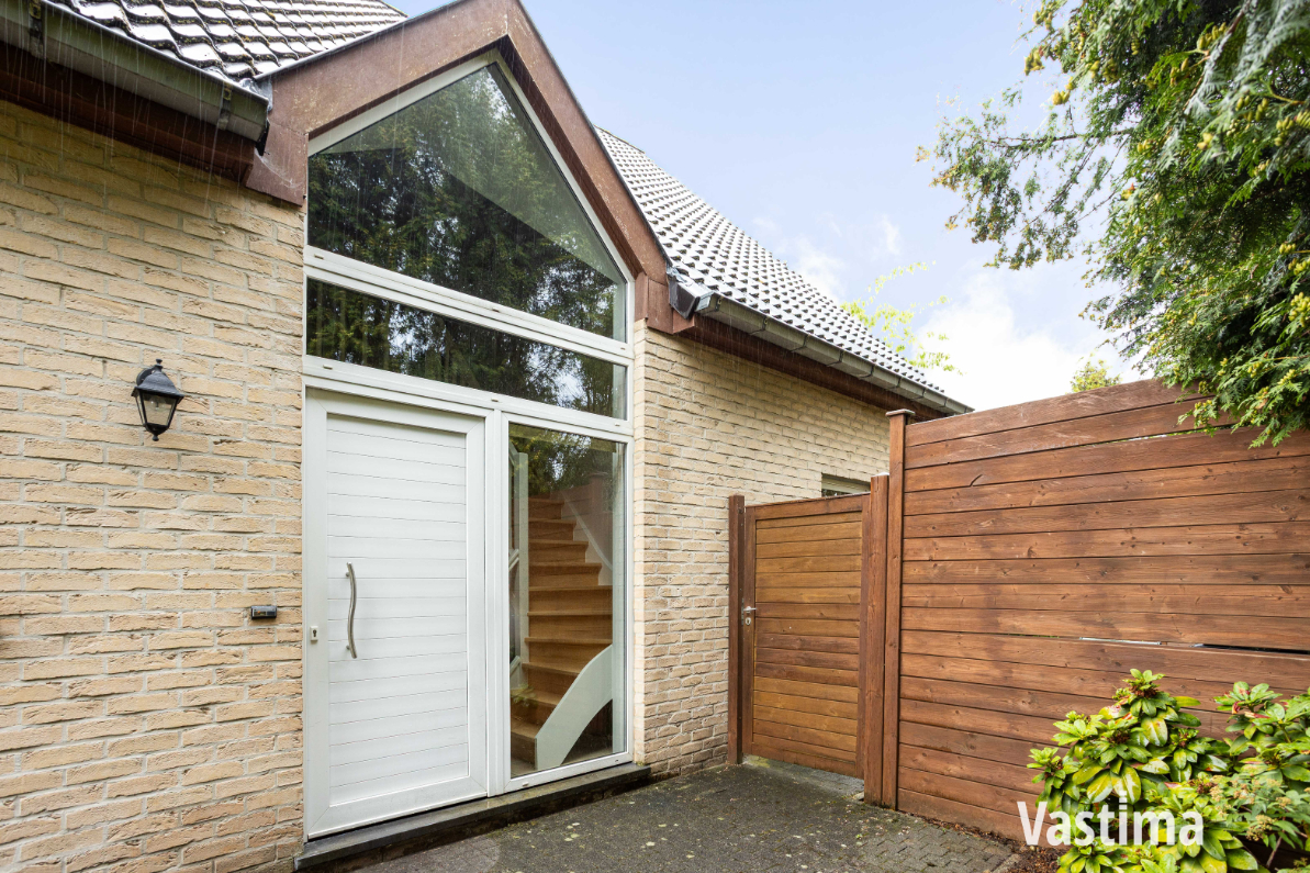Immo Vastima - Huis Te koop Nieuwerkerken - Ruime en instapklare villa met 4 slaapkamers en dubbele garage in doodlopende straat