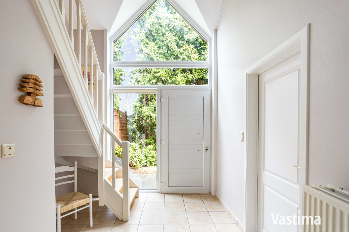 Immo Vastima - Huis Te koop Nieuwerkerken - Ruime en instapklare villa met 4 slaapkamers en dubbele garage in doodlopende straat