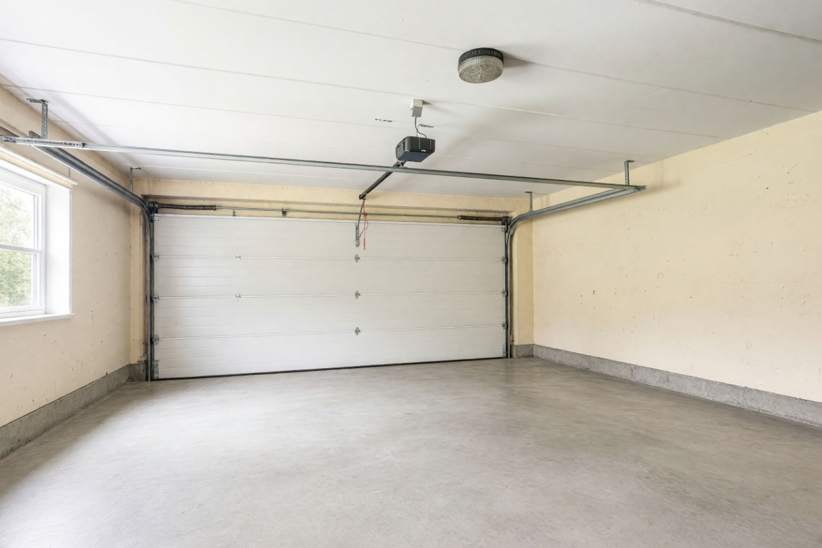 Immo Vastima - Huis Te koop Nieuwerkerken - Ruime en instapklare villa met 4 slaapkamers en dubbele garage in doodlopende straat