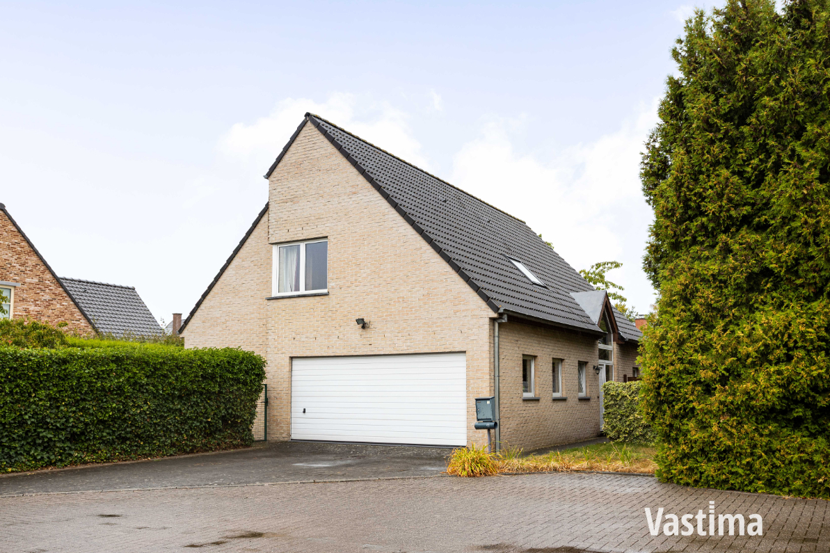 Immo Vastima - Huis Te koop Nieuwerkerken - Ruime en instapklare villa met 4 slaapkamers en dubbele garage in doodlopende straat