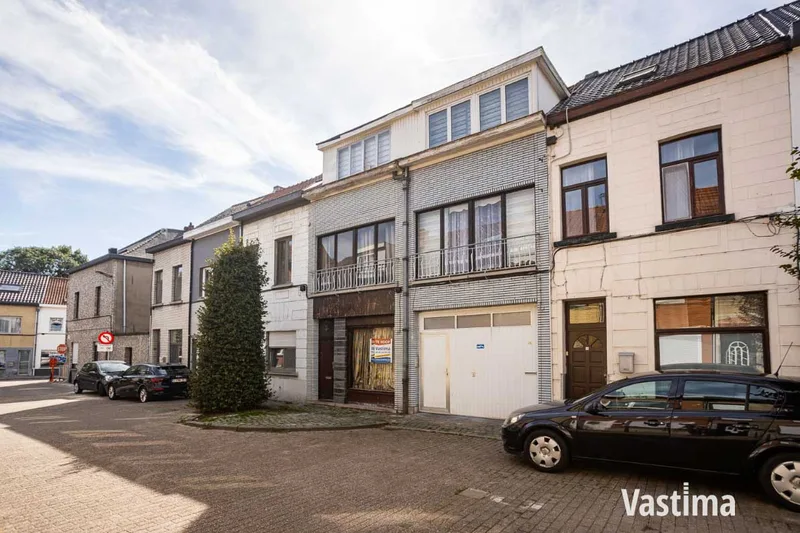 Immo Vastima - Huis Te koop Aalst - Gezinswoning met hangaar in Aalst – perfect voor wonen én werken