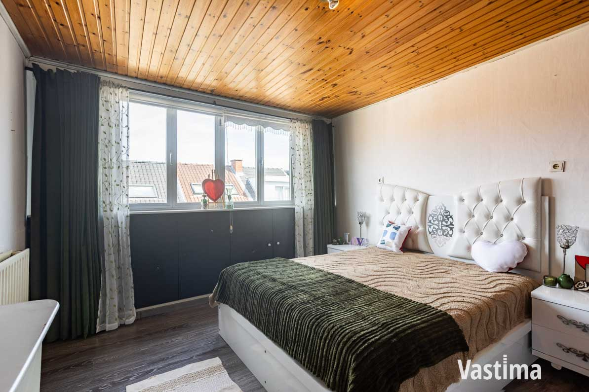 Immo Vastima - Huis Te koop Aalst - Gezinswoning met loods in Aalst – perfect voor wonen én werken