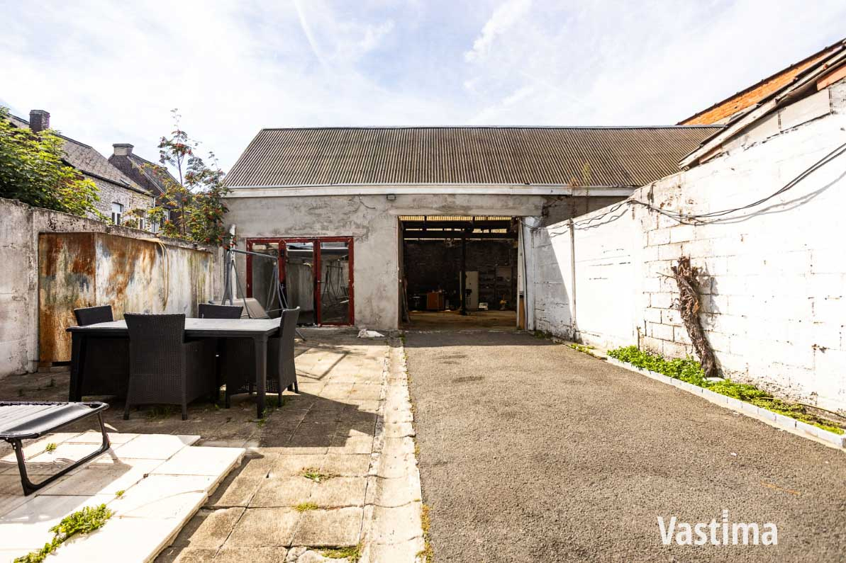 Immo Vastima - Huis Te koop Aalst - Gezinswoning met loods in Aalst – perfect voor wonen én werken