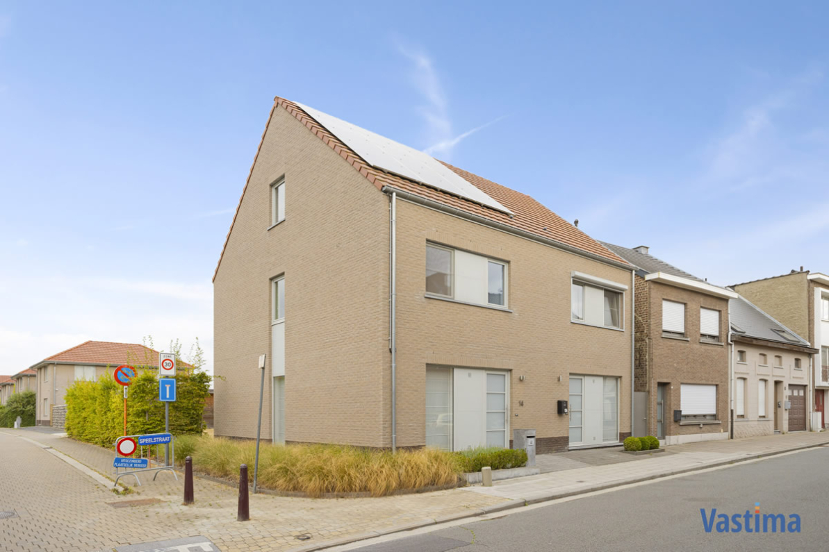 Immo Vastima - Huis Te huur Erembodegem - Rustig gelegen gezinswoning met 3 slaapkamers en carport