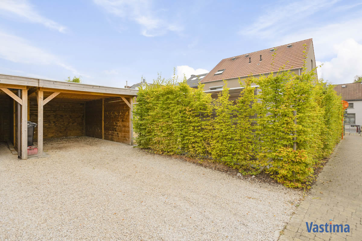 Immo Vastima - Huis Te huur Erembodegem - Rustig gelegen gezinswoning met 3 slaapkamers en carport