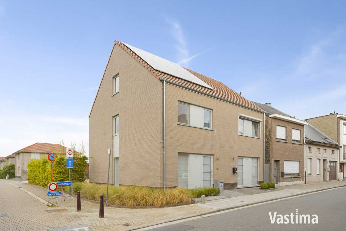Immo Vastima - Huis Te huur Erembodegem - Rustig gelegen gezinswoning met 3 slaapkamers en carport