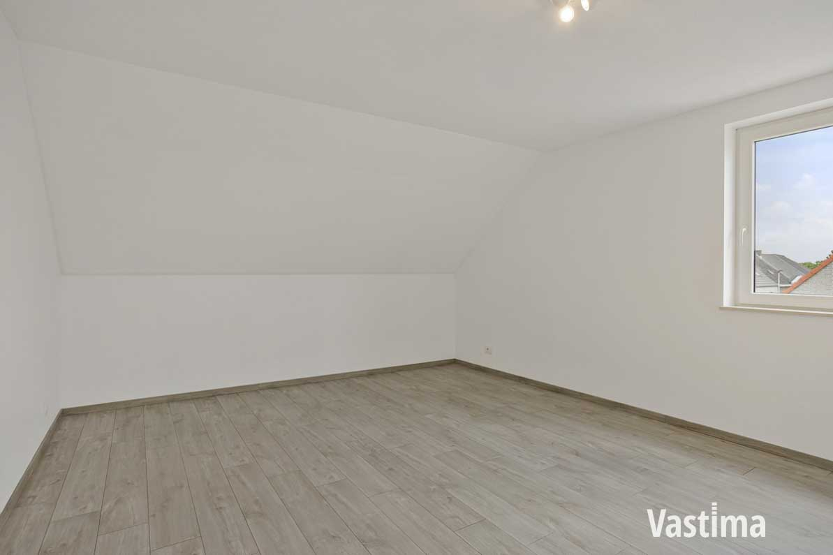 Immo Vastima - Huis Te huur Erembodegem - Rustig gelegen gezinswoning met 3 slaapkamers en carport