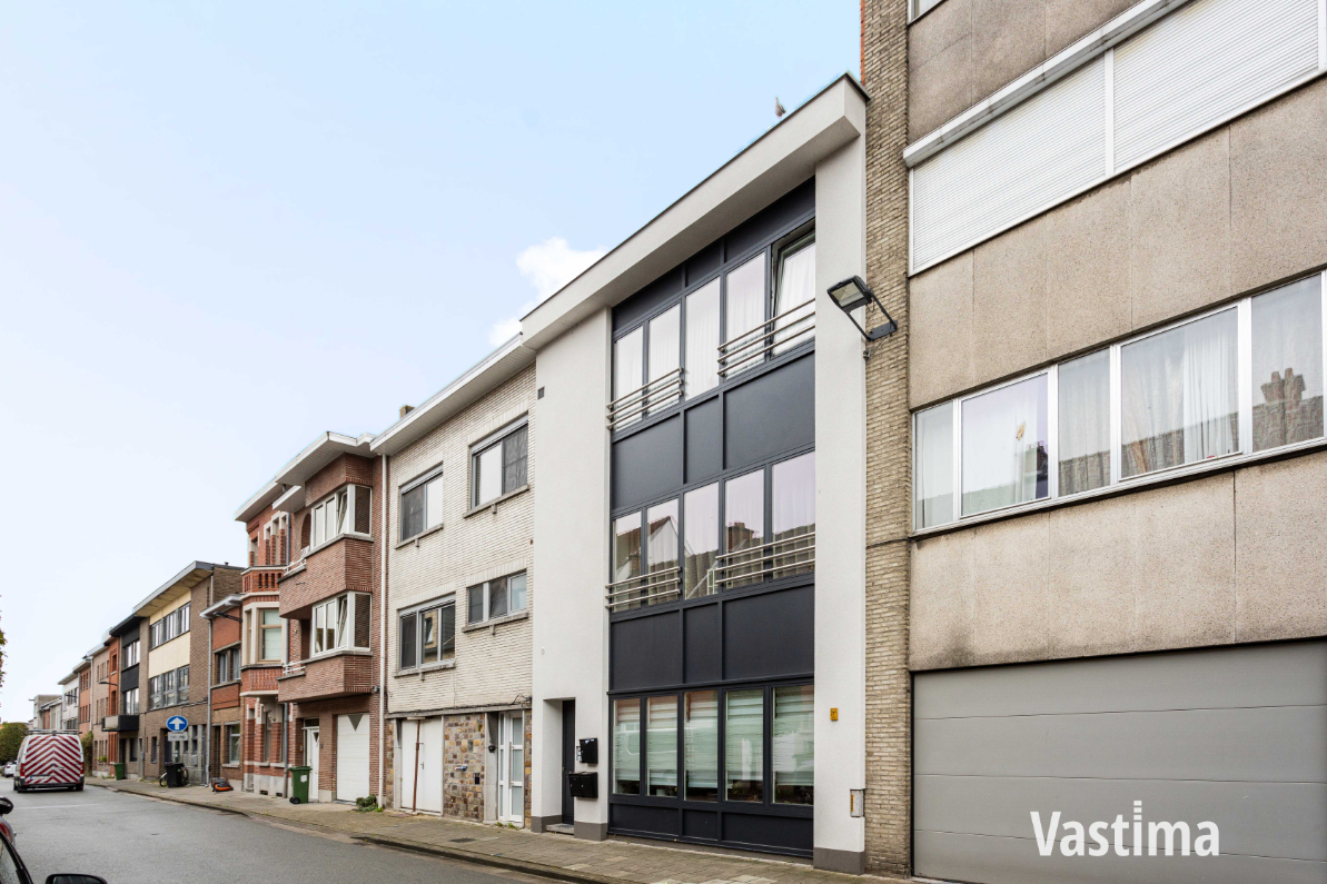 Immo Vastima - Huis Te koop Aalst - Vergunde opbrengsteigendom met 3 verhuurde appartementen