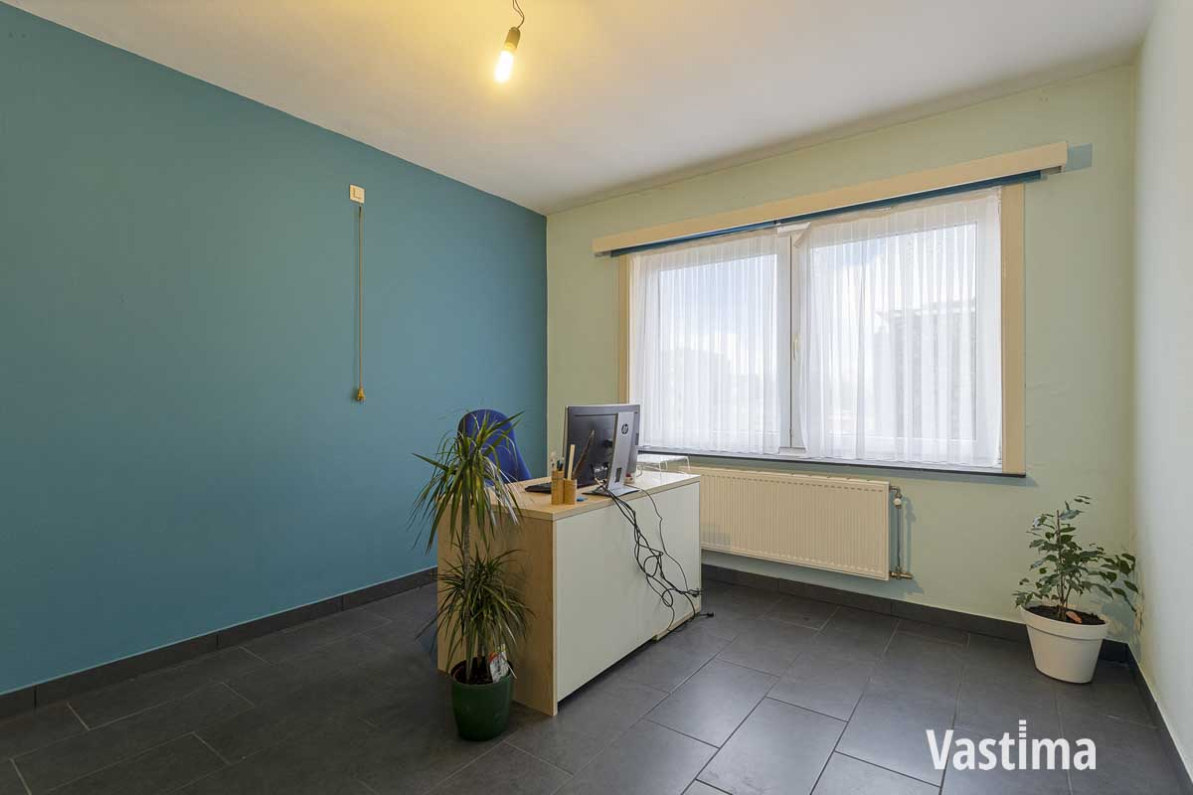 Immo Vastima - Huis Te koop Aalst - Vergunde opbrengsteigendom met 3 verhuurde appartementen