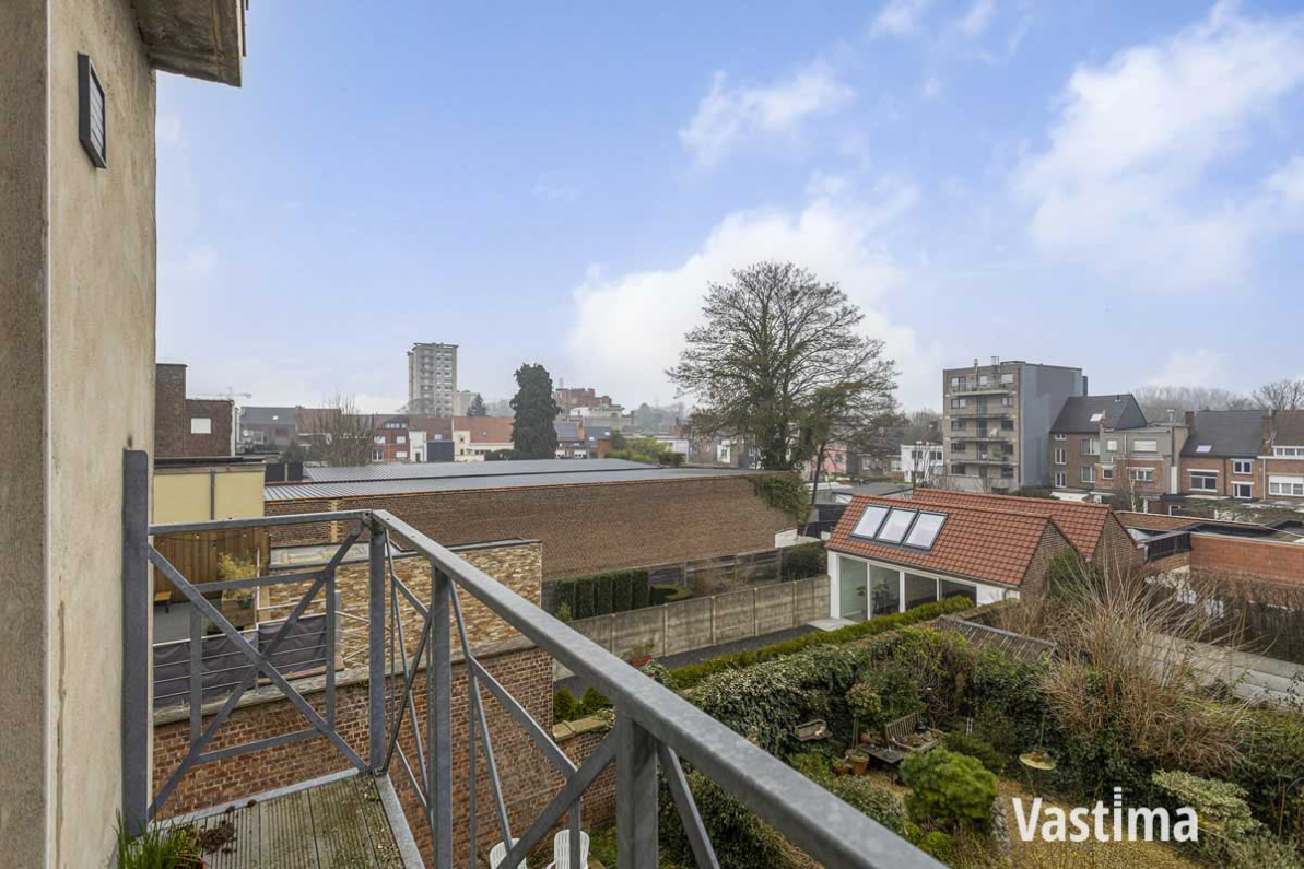 Immo Vastima - Huis Te koop Aalst - Vergunde opbrengsteigendom met 3 verhuurde appartementen
