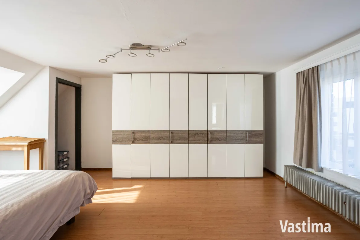 Immo Vastima - Huis Te koop Aalst - Instapklare dokterswoning met garage en 5 slaapkamers