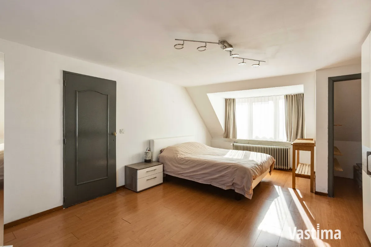 Immo Vastima - Huis Te koop Aalst - Instapklare dokterswoning met garage en 5 slaapkamers