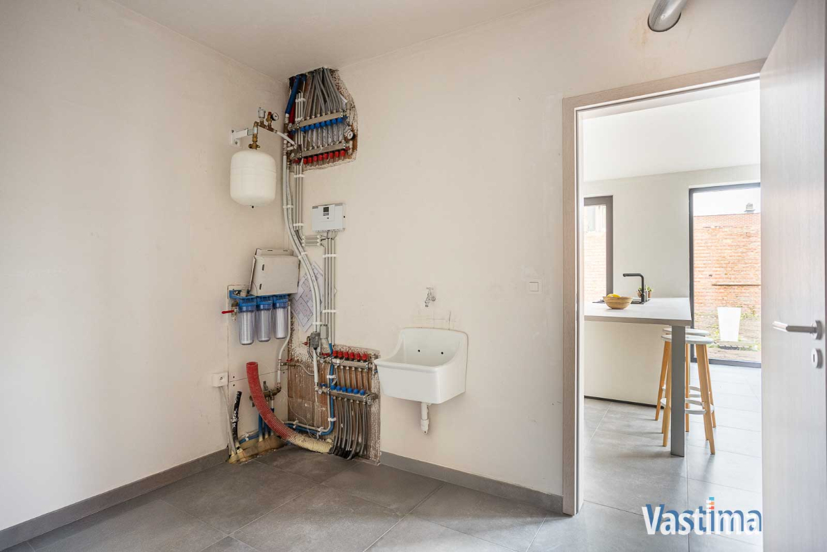 Immo Vastima - Huis Te koop Denderleeuw - Nieuwbouw gesloten woning met 3 slaapkamers, garage en tuin