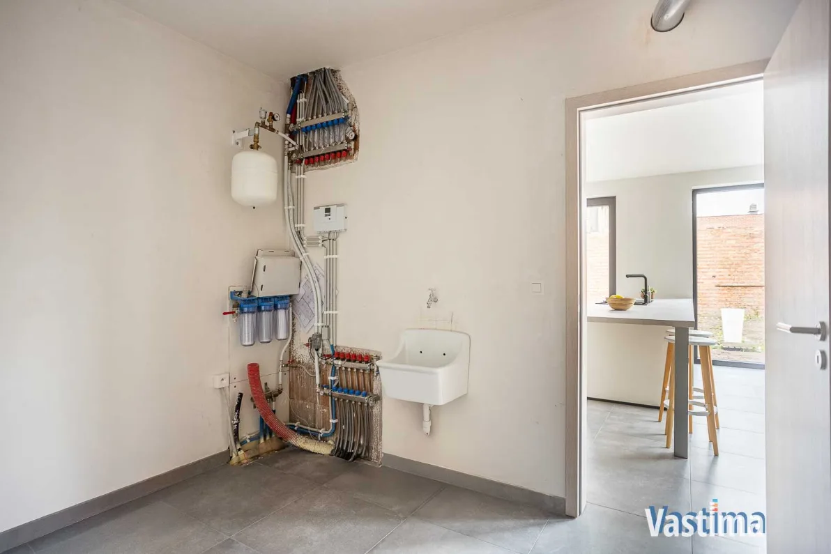 Immo Vastima - Huis Te koop Denderleeuw - Nieuwbouw gesloten woning met 3 slaapkamers, garage en tuin