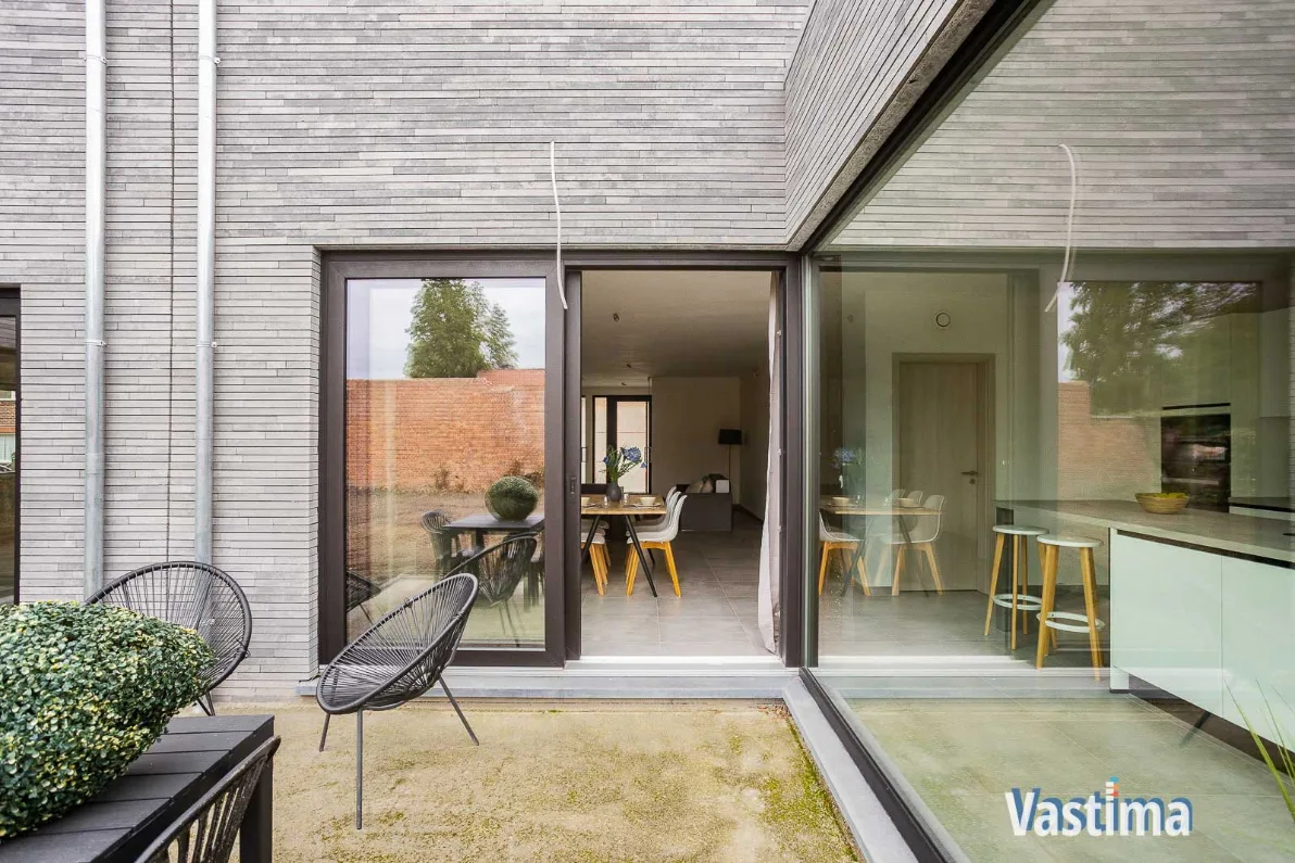 Immo Vastima - Huis Te koop Denderleeuw - Nieuwbouw gesloten woning met 3 slaapkamers, garage en tuin