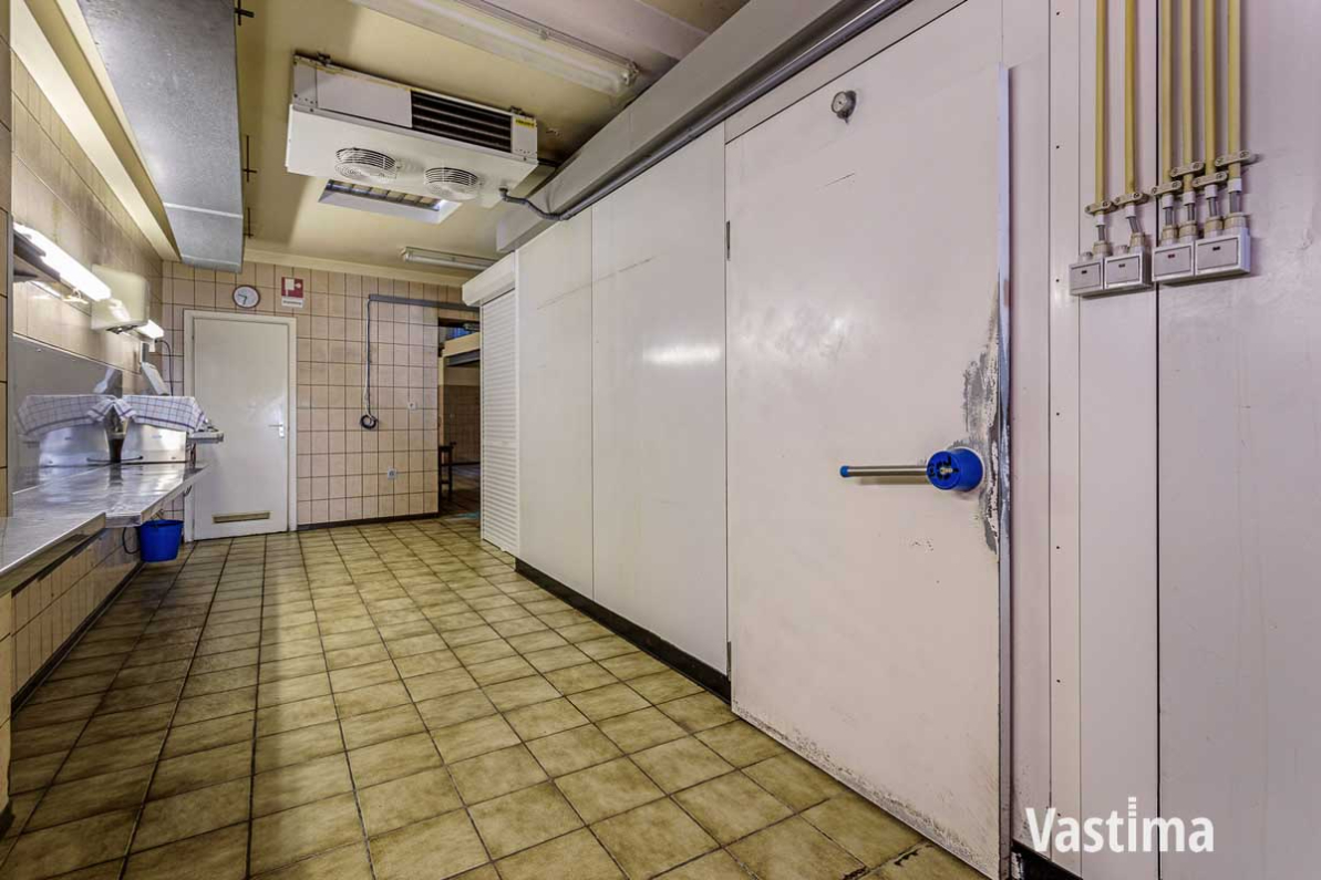 Immo Vastima - Commercieel Te koop Aalst - Handelszaak met ruime werk- en opslagplaats in Aalsterse winkelstraat
