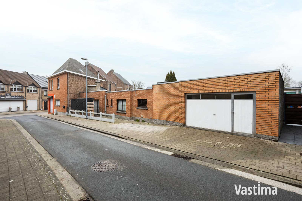 Immo Vastima - Huis Te koop Erembodegem - Uniek pand bestaande uit 2 woongelegenheden, garage en buitenruimte