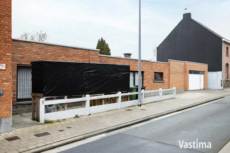 Immo Vastima - Huis Te koop Erembodegem - Uniek pand bestaande uit 2 woongelegenheden, garage en buitenruimte