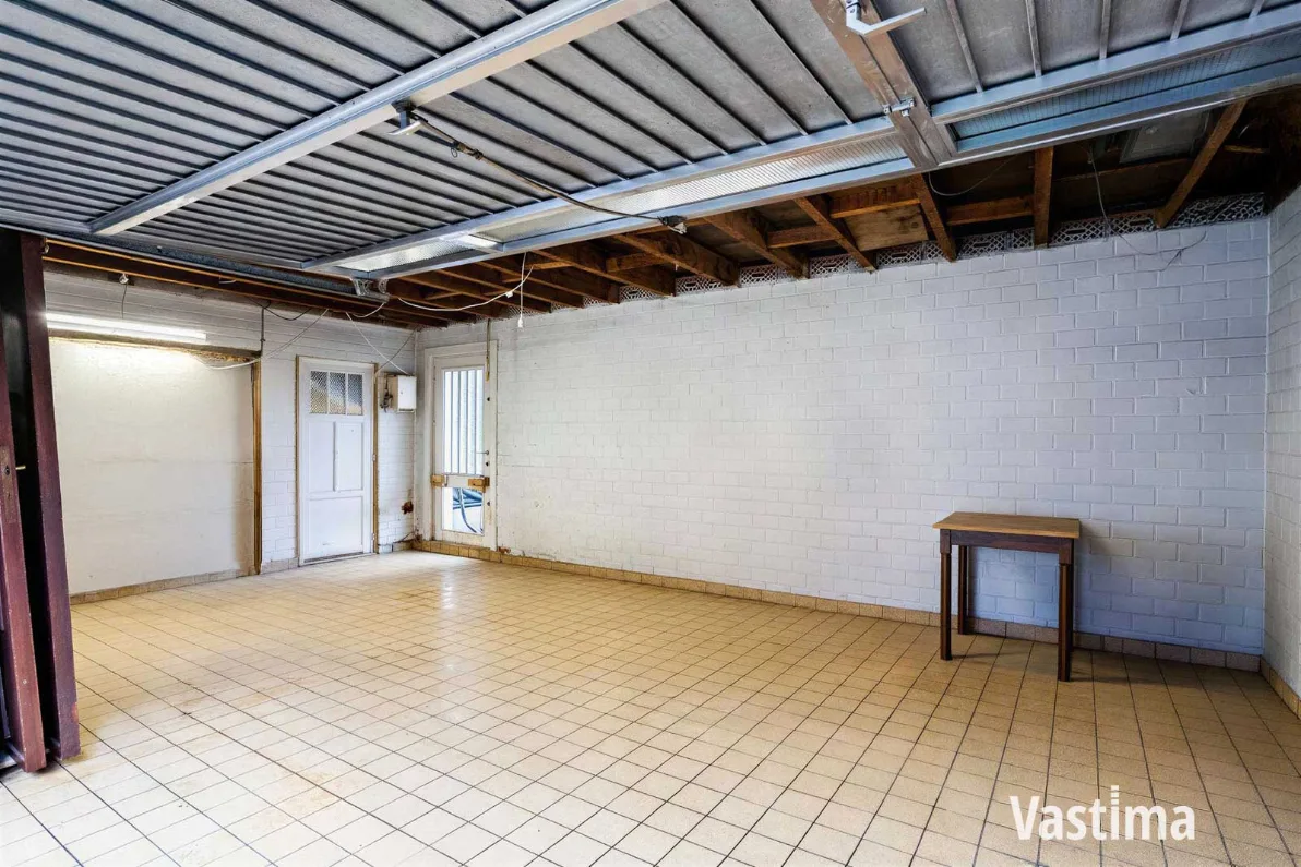 Immo Vastima - Huis Te koop Erembodegem - Uniek pand bestaande uit 2 woongelegenheden, garage en buitenruimte