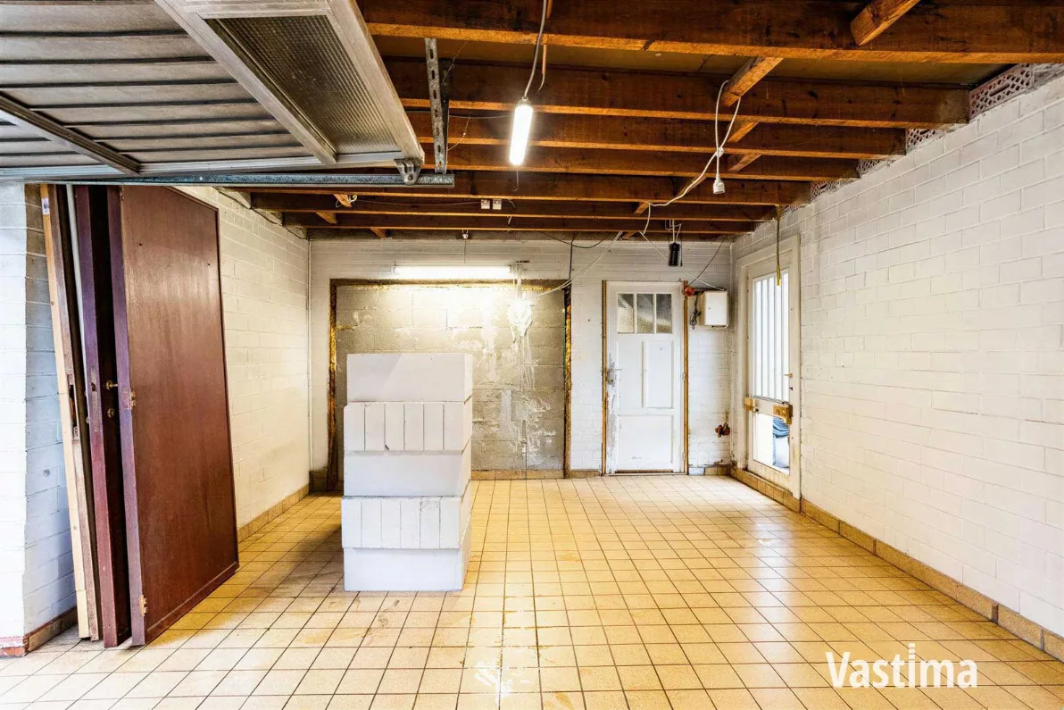 Immo Vastima - Huis Te koop Erembodegem - Uniek pand bestaande uit 2 woongelegenheden, garage en buitenruimte