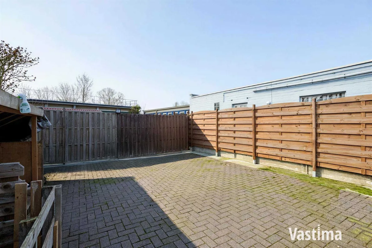 Immo Vastima - Huis Te koop Erembodegem - Uniek pand bestaande uit 2 woongelegenheden, garage en buitenruimte