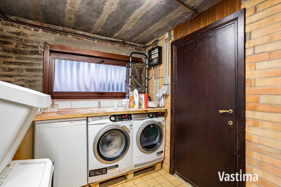 Immo Vastima - Huis Te koop Aalst - Uniek pand bestaande uit 2 woongelegenheden, garage en buitenruimte