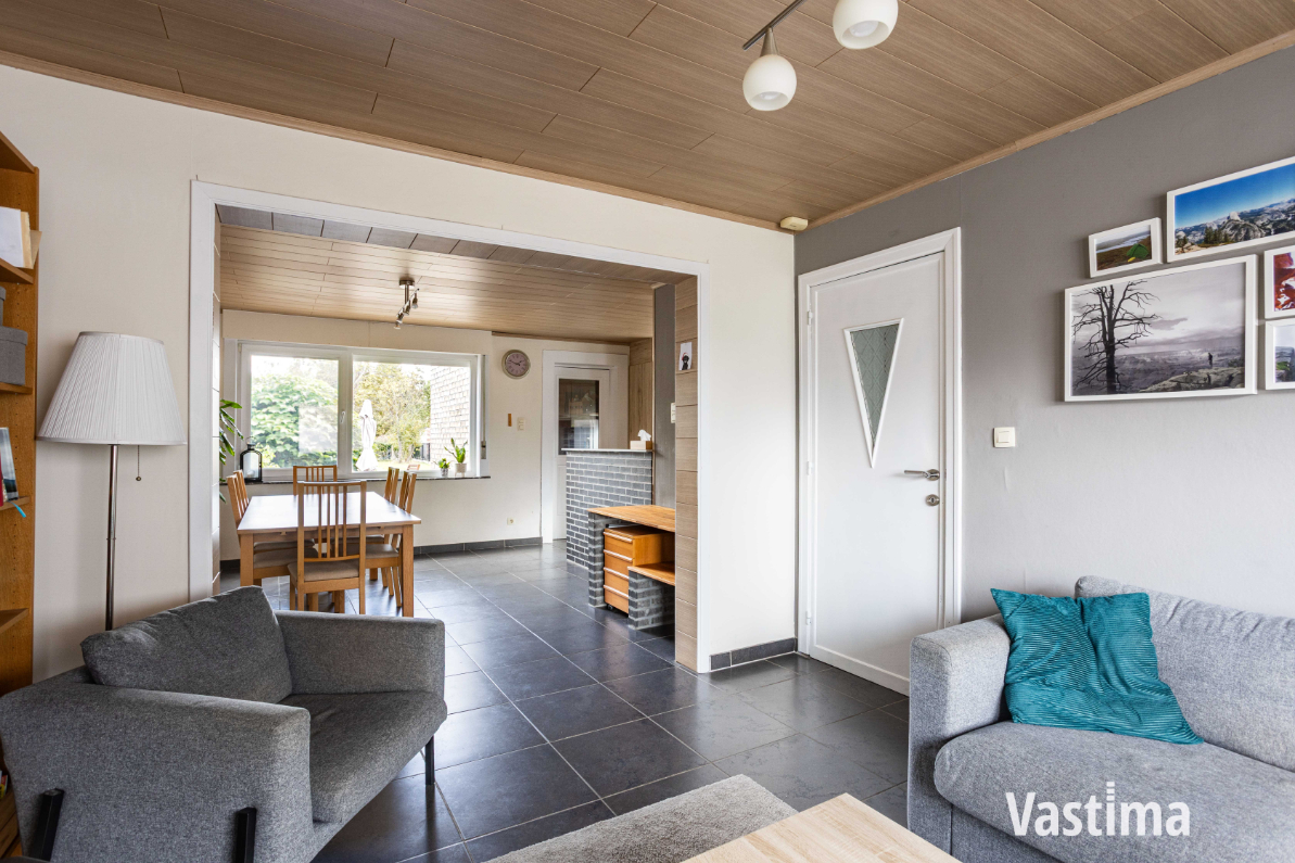 Immo Vastima - Huis Te koop Erembodegem - Halfopen woning met prachtige tuin en ruimte om te groeien