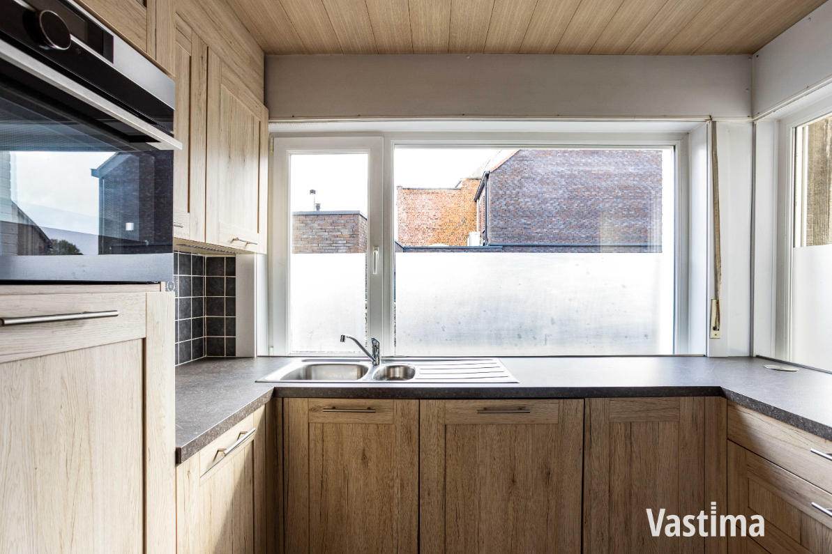 Immo Vastima - Huis Te koop Erembodegem - Halfopen woning met prachtige tuin en ruimte om te groeien
