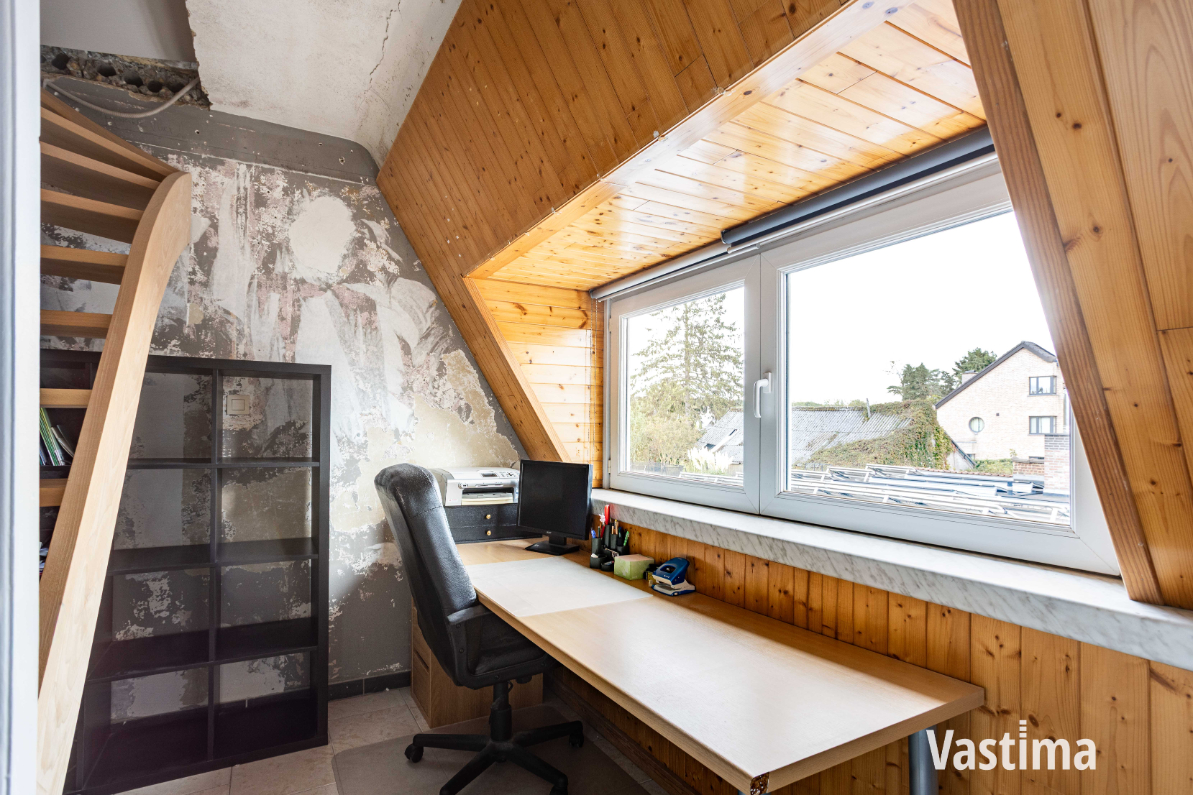 Immo Vastima - Huis Te koop Erembodegem - Halfopen woning met prachtige tuin en ruimte om te groeien