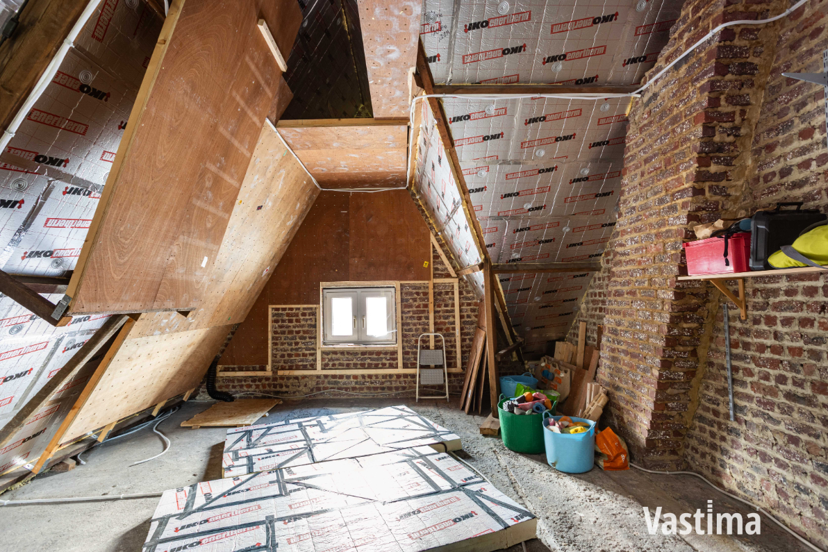 Immo Vastima - Huis Te koop Erembodegem - Halfopen woning met prachtige tuin en ruimte om te groeien