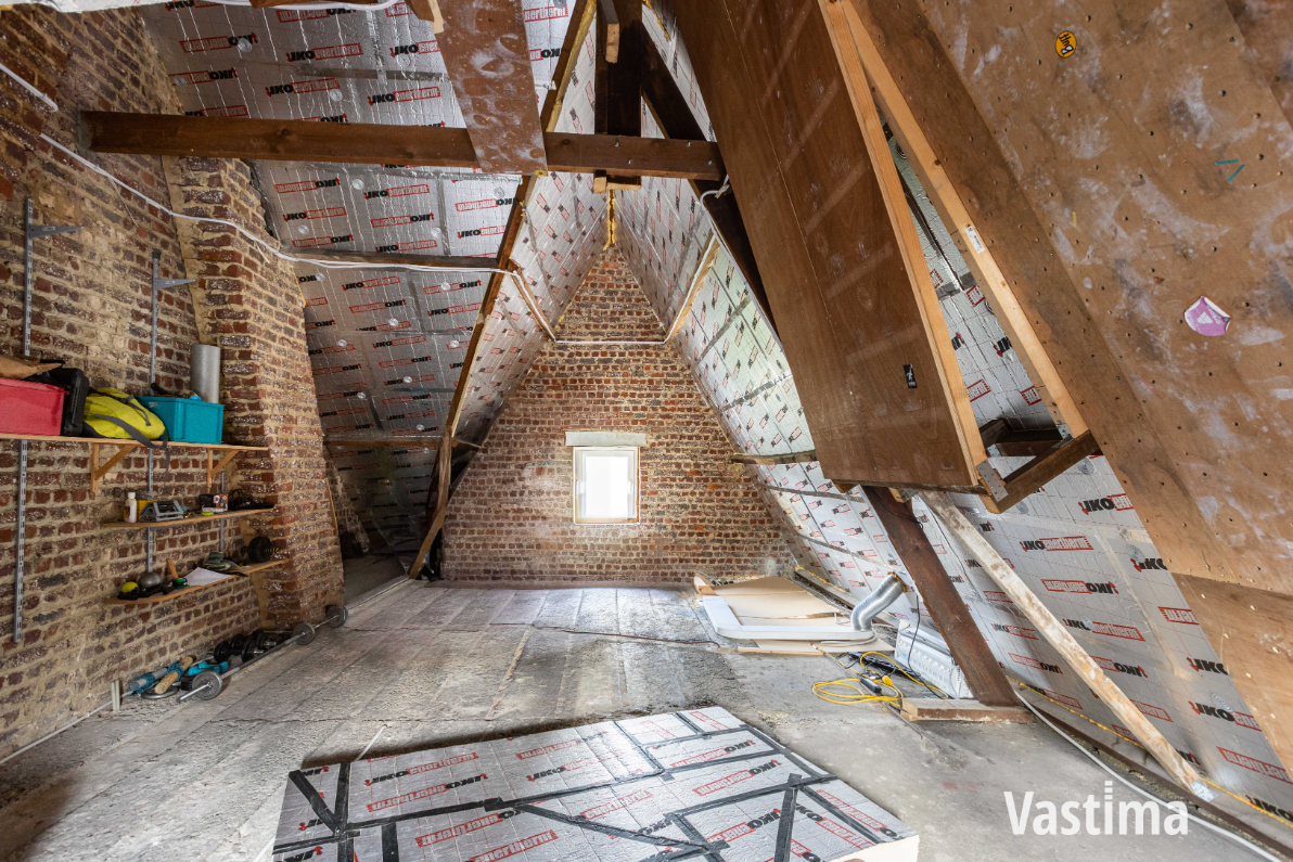Immo Vastima - Huis Te koop Erembodegem - Halfopen woning met prachtige tuin en ruimte om te groeien