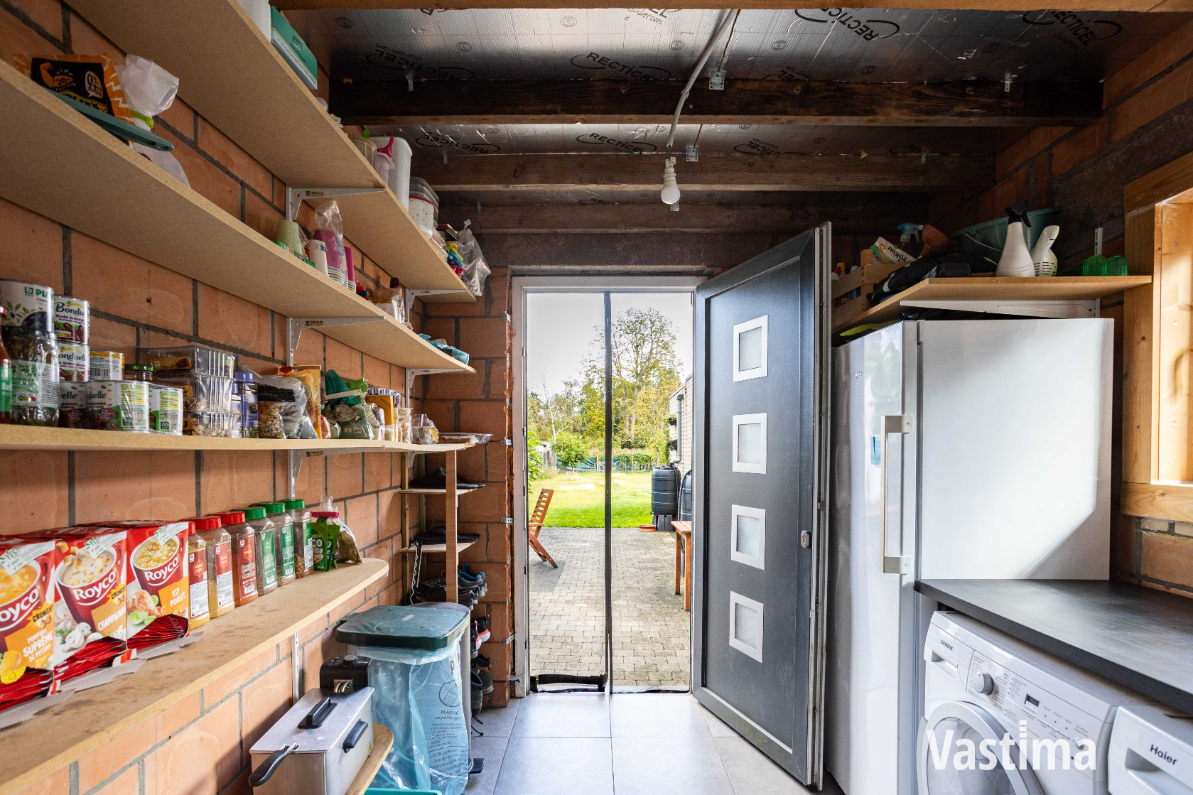 Immo Vastima - Huis Te koop Erembodegem - Halfopen woning met prachtige tuin en ruimte om te groeien