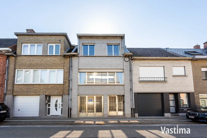 Immo Vastima - Huis Te koop Lebbeke - Woning met 3 slaapkamers, garage en ruime tuin
