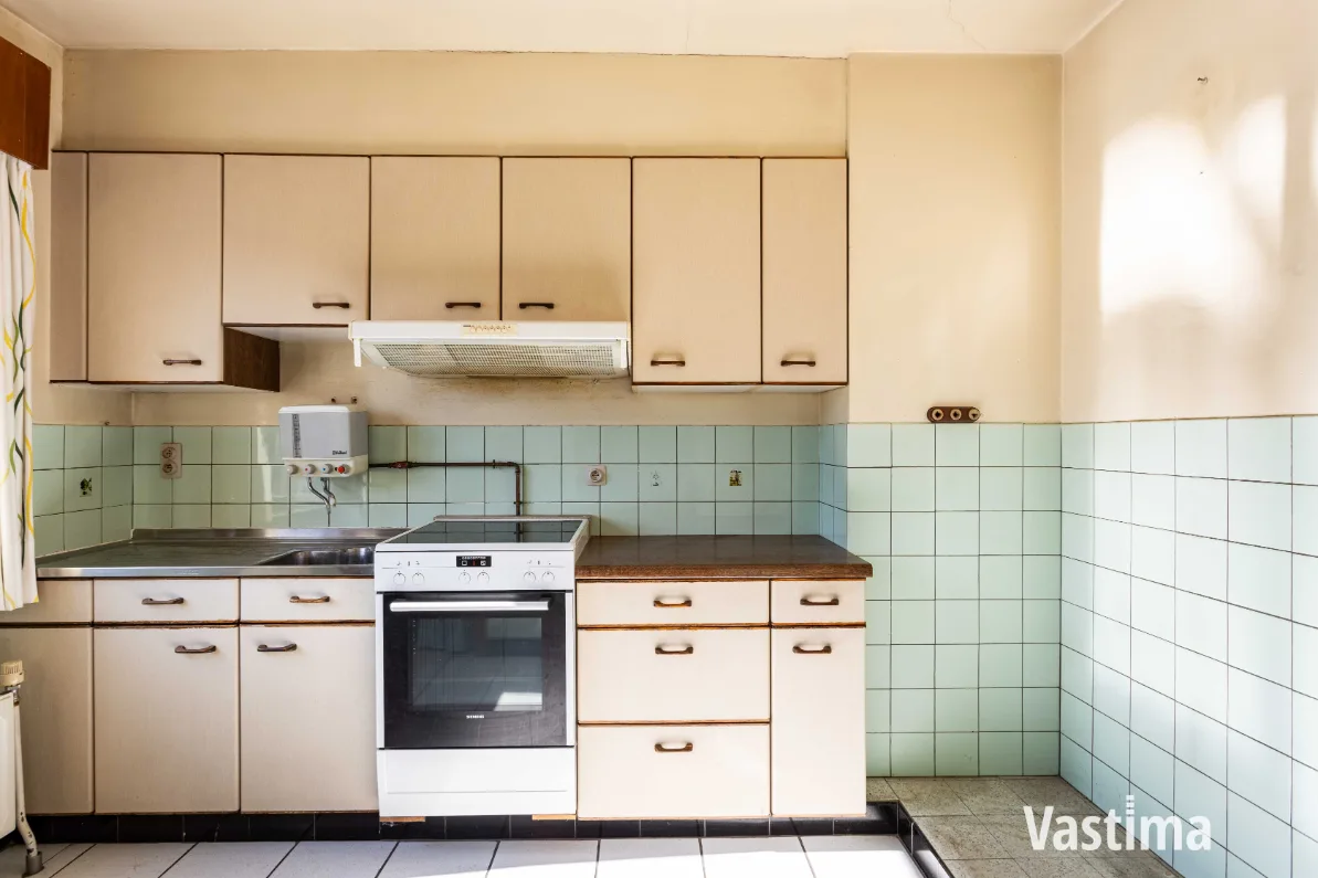 Immo Vastima - Huis Te koop Lebbeke - Woning met 3 slaapkamers, garage en ruime tuin