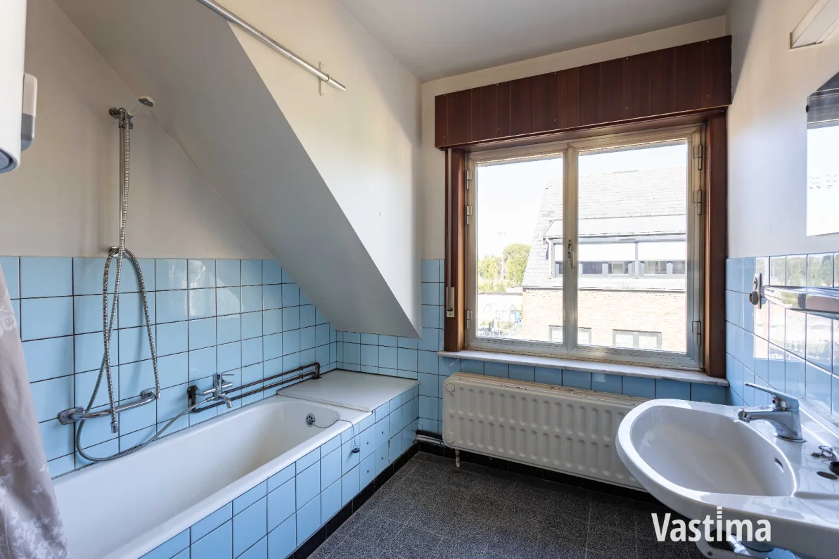 Immo Vastima - Huis Te koop Lebbeke - Woning met 3 slaapkamers, garage en ruime tuin