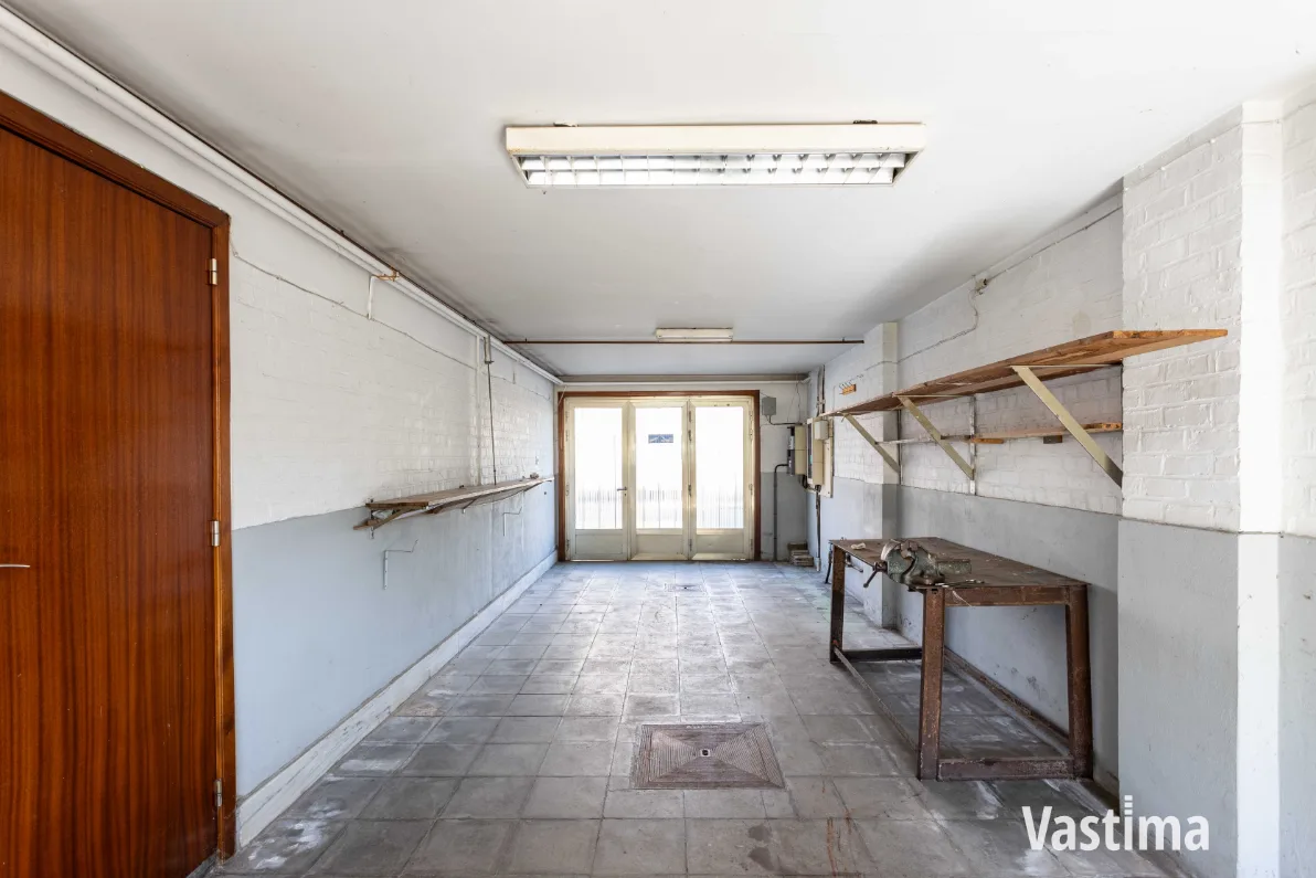 Immo Vastima - Huis Te koop Lebbeke - Woning met 3 slaapkamers, garage en ruime tuin