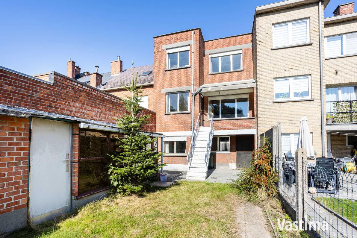 Immo Vastima - Huis Te koop Lebbeke - Woning met 3 slaapkamers, garage en ruime tuin