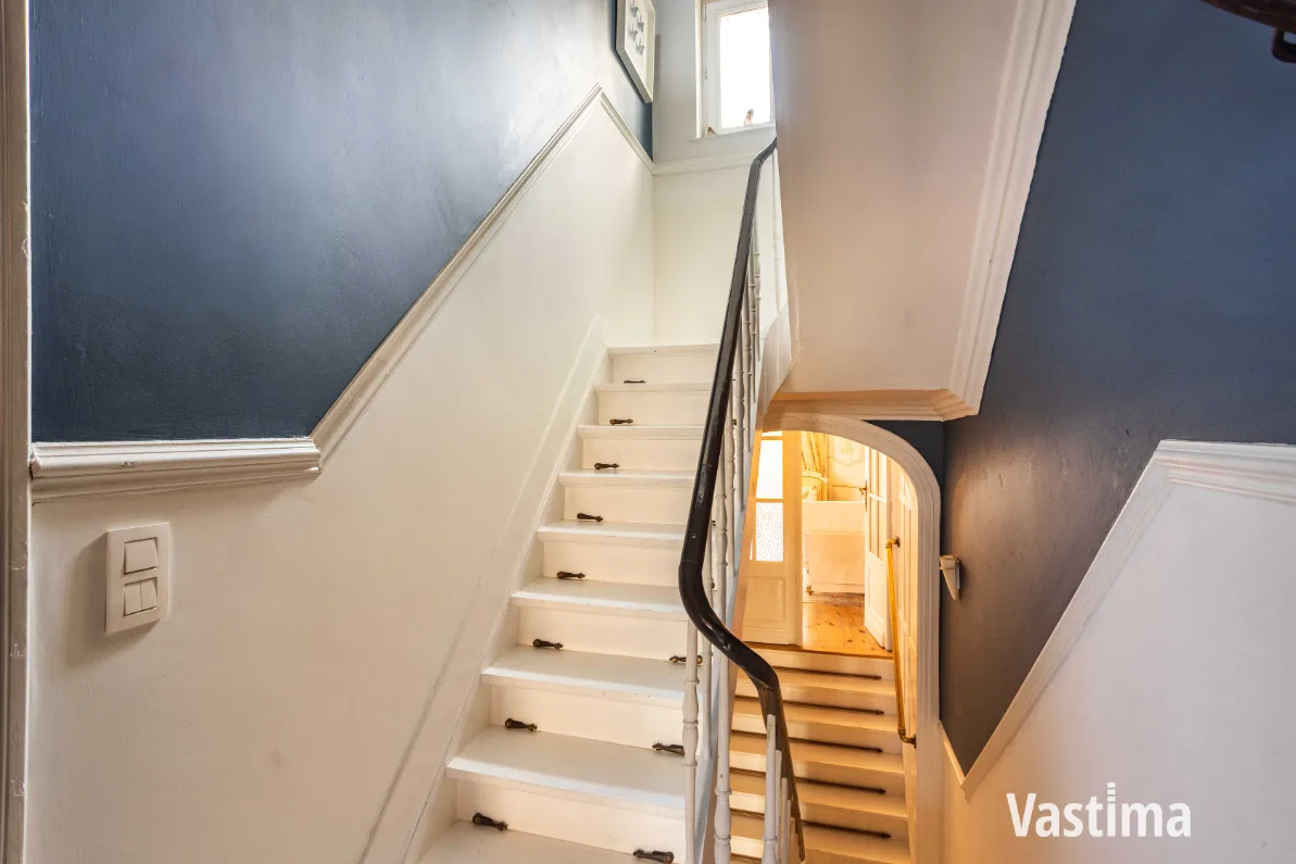 Immo Vastima - Huis Te koop Aalst - Karaktervol herenhuis met zuiderse binnentuin en verrassend veel mogelijkheden