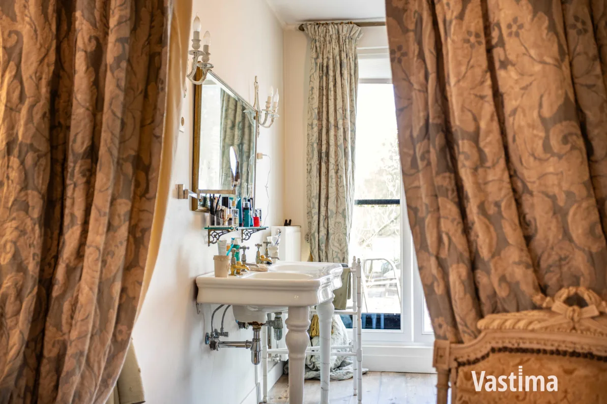 Immo Vastima - Huis Te koop Aalst - Karaktervol herenhuis met zuiderse binnentuin en verrassend veel mogelijkheden