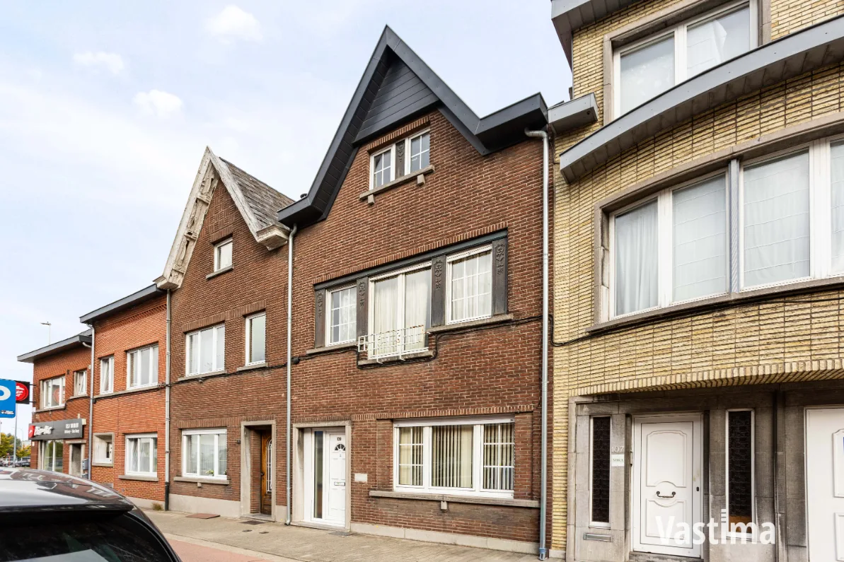 Immo Vastima - Huis Te koop Aalst - Instapklare stadswoning met 3 slaapkamers, 2 badkamers en tuin