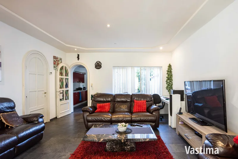 Immo Vastima - Huis Te koop Aalst - Instapklare stadswoning met 3 slaapkamers, 2 badkamers en tuin