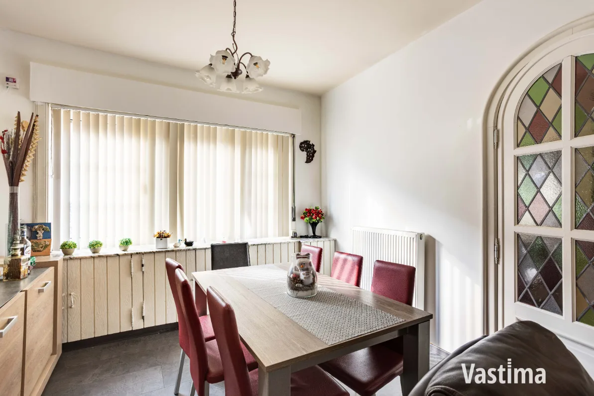 Immo Vastima - Huis Te koop Aalst - Instapklare stadswoning met 3 slaapkamers, 2 badkamers en tuin