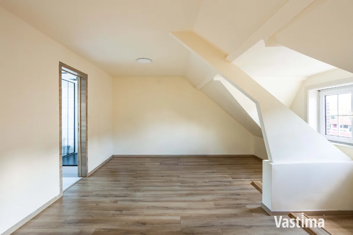 Immo Vastima - Huis Te koop Aalst - Instapklare stadswoning met 3 slaapkamers, 2 badkamers en tuin