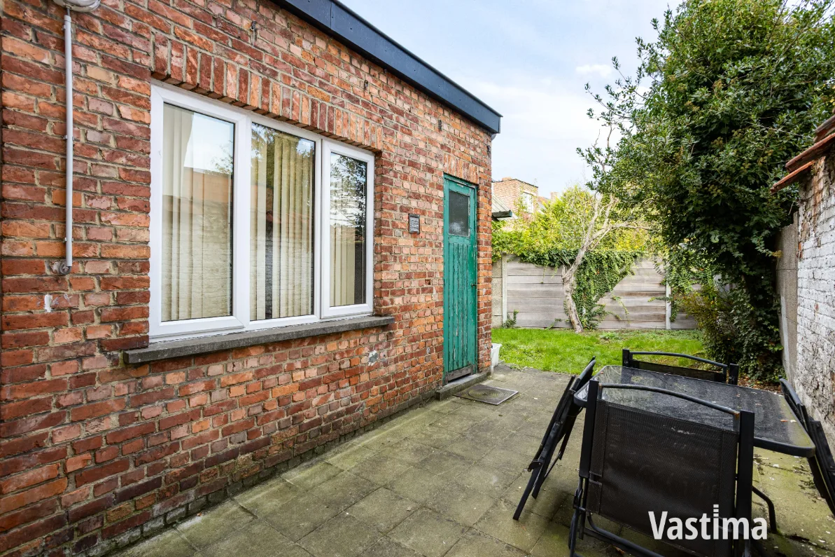 Immo Vastima - Huis Te koop Aalst - Instapklare stadswoning met 3 slaapkamers, 2 badkamers en tuin